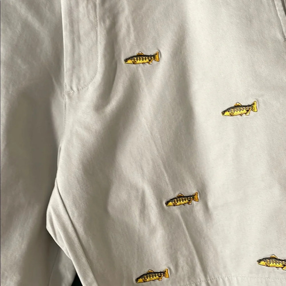 Ruff Hewn Men's 34 Cream Flat Front Shorts with Embroidered Fish Design - Picture 3 of 4